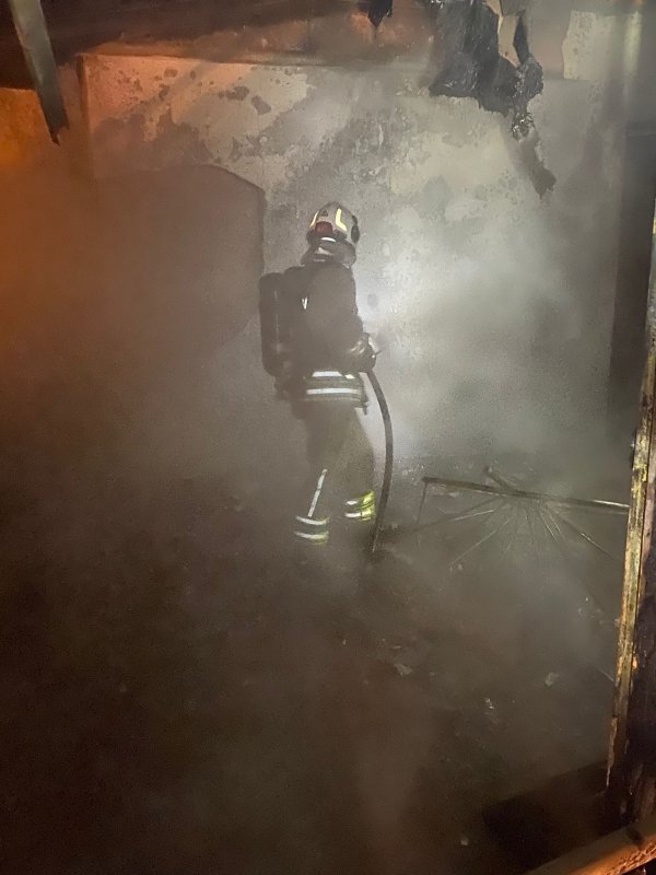 Apartman dairesi alevlere teslim oldu