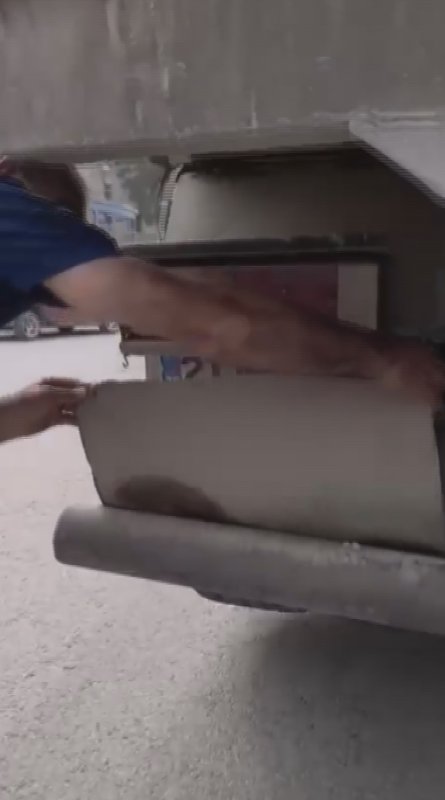 Plakasını kaskla, kilitle ve çamurla kapatan sürücülerin sözleri şaşırttı