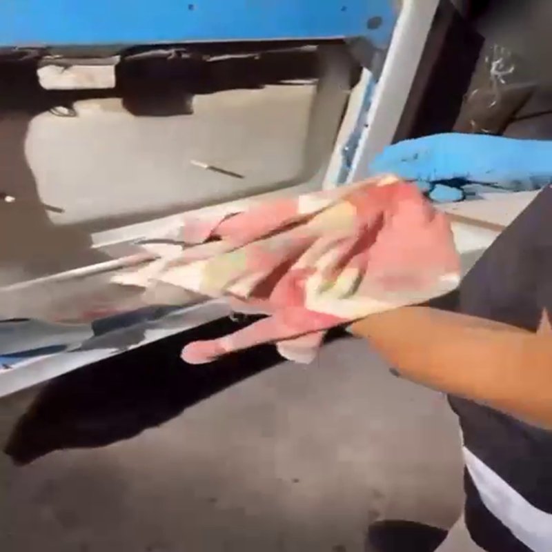 Motor kısmı başta olmak üzere her yerine silah saklanan araç polisten kaçamadı