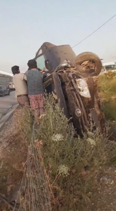Hatay'da Takla Atan Araçta 4 Yaralı
