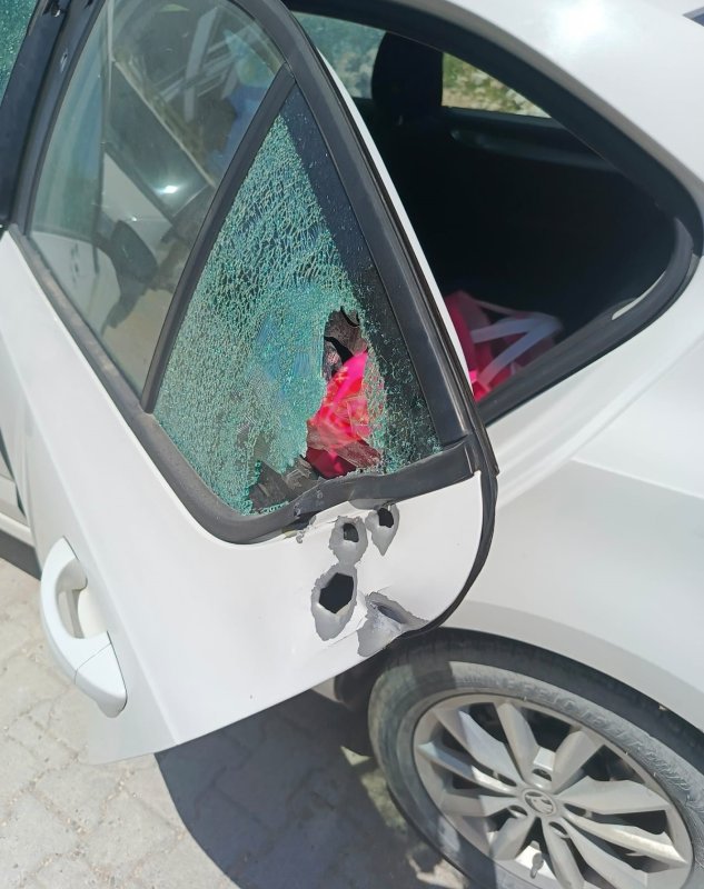 Park halinde araç kurşunlandı