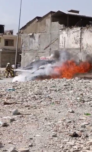 Park halindeki otomobil alevlere teslim oldu