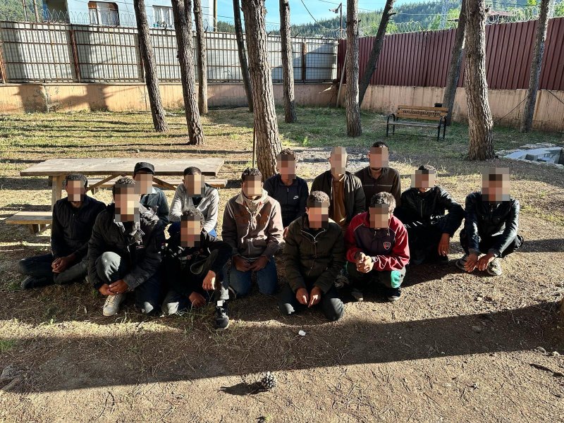 Hatay'da 65 kaçak göçmen yakalandı