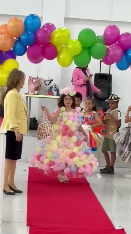 İskenderunda öğrencilerin geri dönüşüm defilesi beğeni topladı