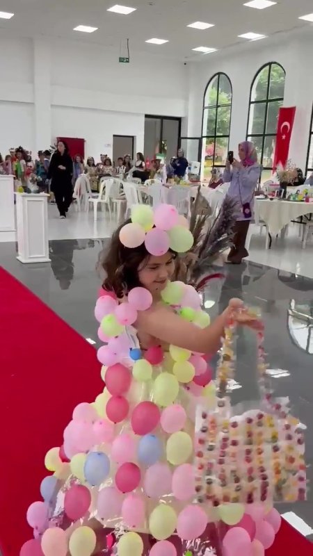 İskenderunda öğrencilerin geri dönüşüm defilesi beğeni topladı