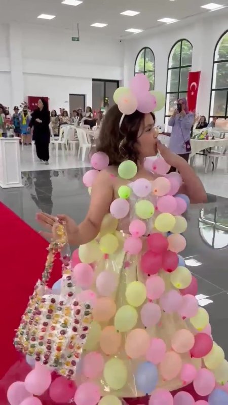 İskenderunda öğrencilerin geri dönüşüm defilesi beğeni topladı