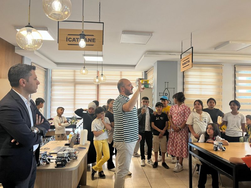 HATAYLI ÖĞRENCİLER GEZEREK ÖĞRENDİ