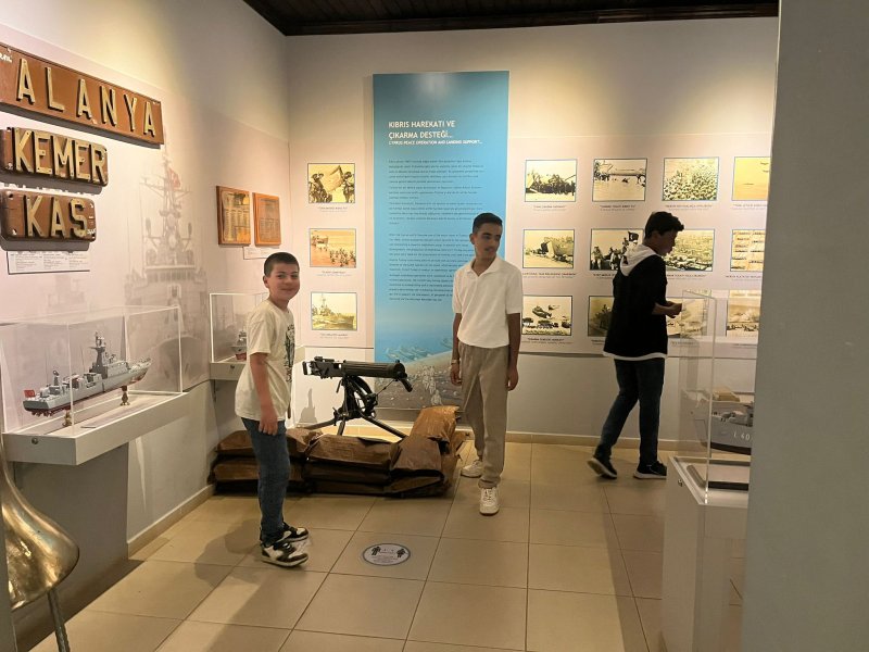 HATAYLI ÖĞRENCİLER GEZEREK ÖĞRENDİ 