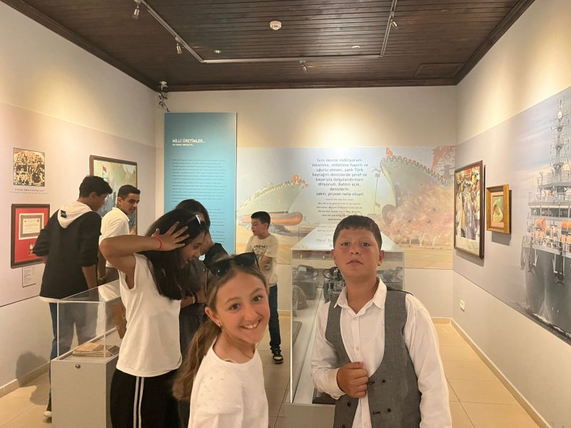 HATAYLI ÖĞRENCİLER GEZEREK ÖĞRENDİ 
