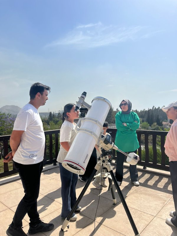 HATAYLI ÖĞRENCİLER GEZEREK ÖĞRENDİ 