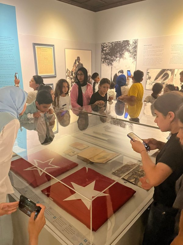 HATAYLI ÖĞRENCİLER GEZEREK ÖĞRENDİ