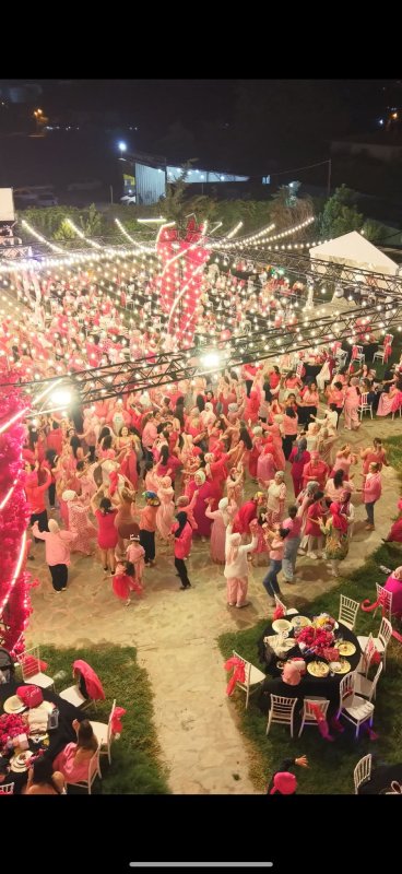 APO GENCER HER EVDEN BİR BARBİE TOPLAYIP PARTİ YAPTI