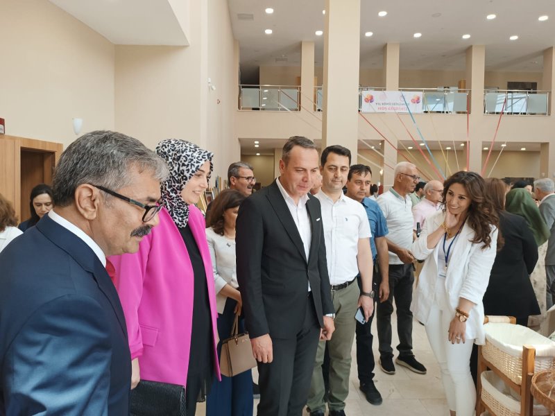 ERZİN HEM’DE EL EMEĞİ ÜRÜNLER SERGİLENDİ 