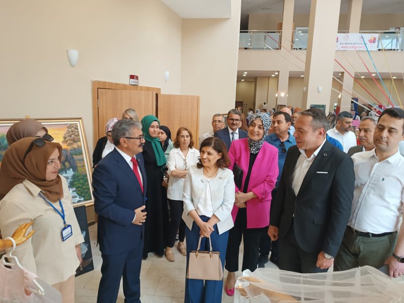 ERZİN HEM’DE EL EMEĞİ ÜRÜNLER SERGİLENDİ