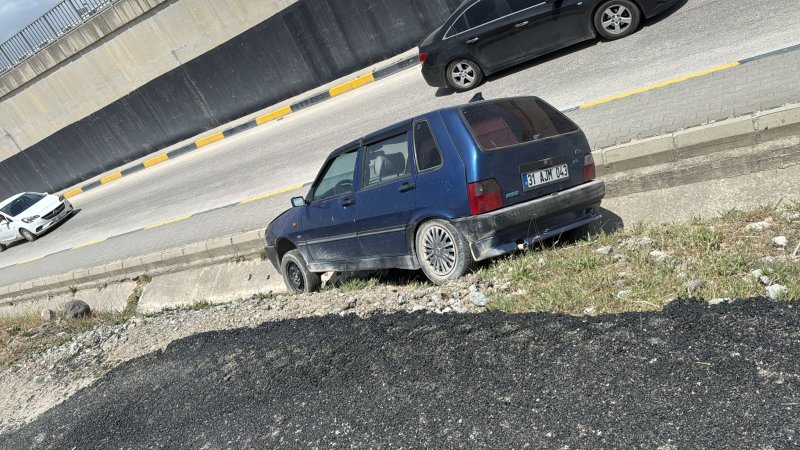 Hatay’da el freni çekilmeyen araç su kanalına uçtu
