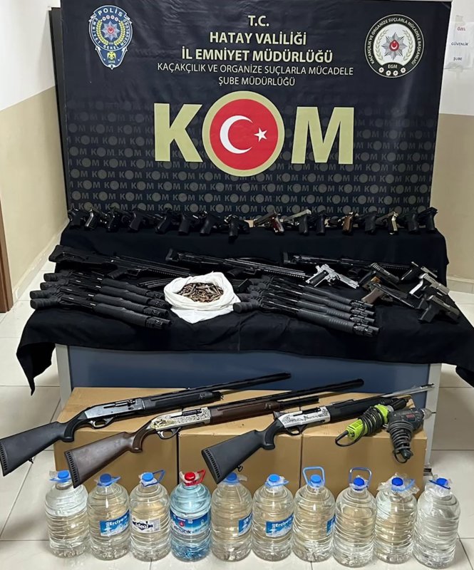 Hatayda kaçakçılara operasyon: Çok sayıda silah ve mühimmat ele geçirildi