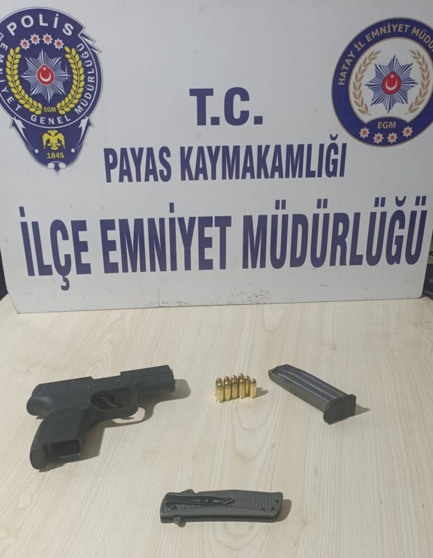 Durdurulan şahısların üzerlerinden ruhsatsız silah çıktı