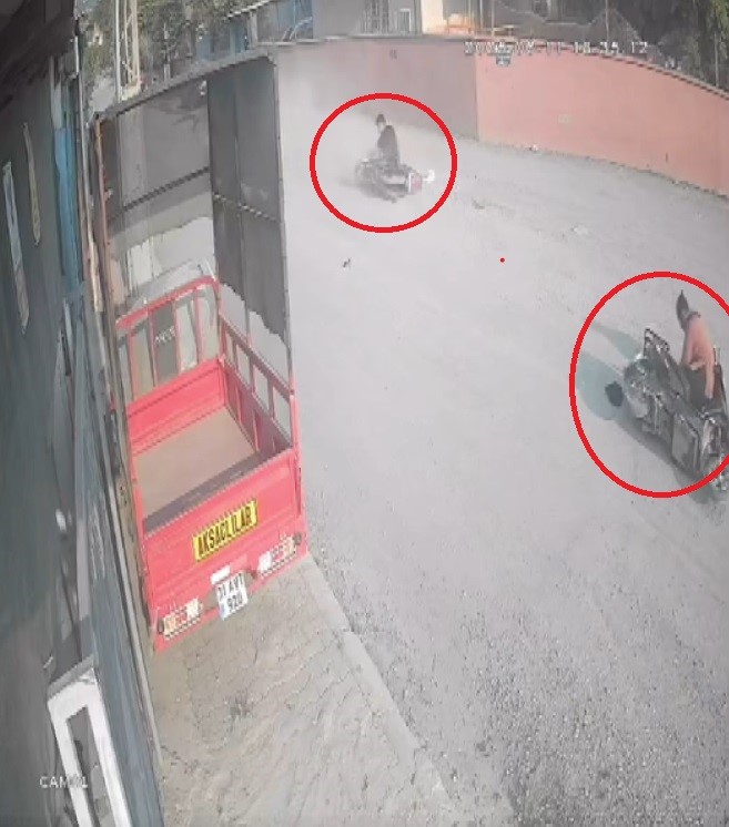 Dengesini kaybederek motosikletten düşen kadına karşıdan gelen motosiklet çarptı