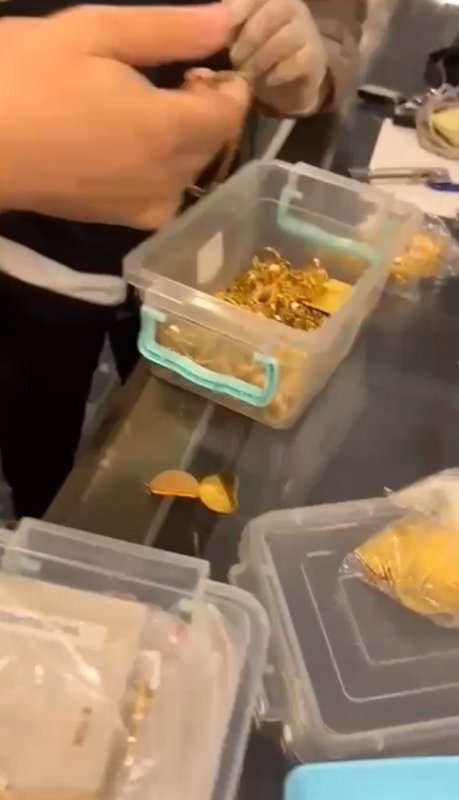 Hatay'da piyasaya sürülmeye hazır onlarca sahte altın ele geçirildi