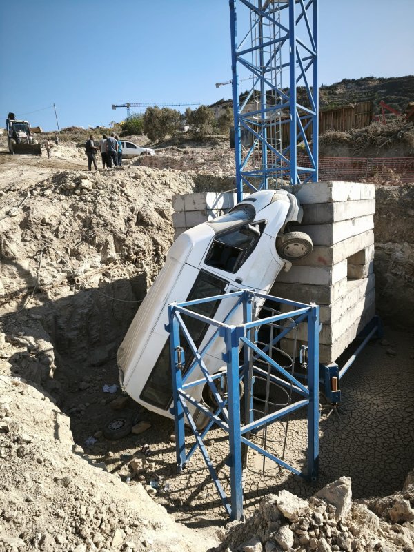 Minibüsün devrildiği kazada 4 kişi yaralandı