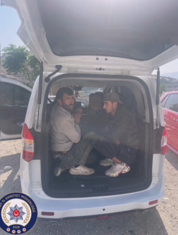 8 göçmeni kaçırmak için aldığı 85 bin TL parayla birlikte yakalandı