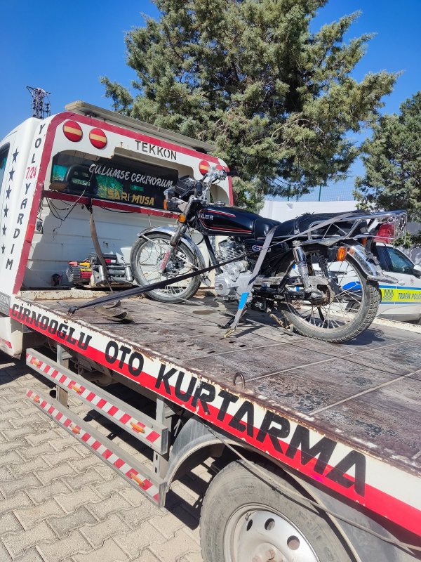Ölüme meydan okuduğu anlarla sosyal medyada şov yapan sürücü yakayı ele verdi
