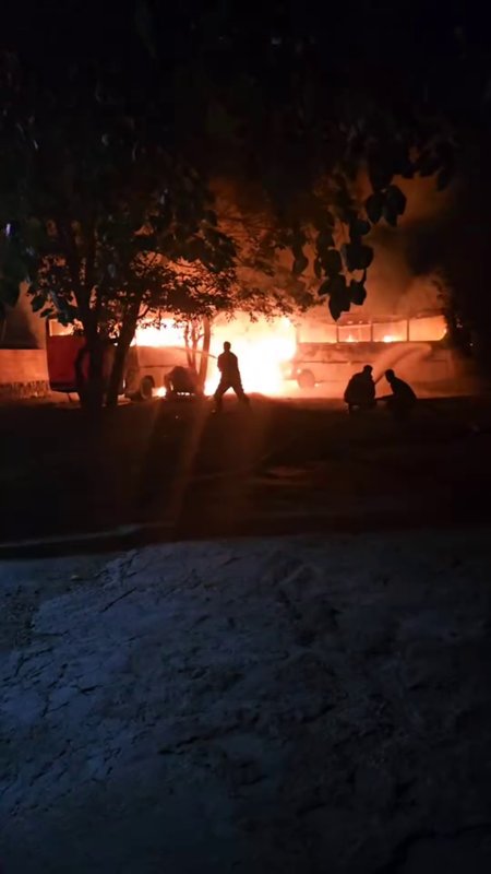 Hatay'da Park Halindeki 2 Midibüs Yandı