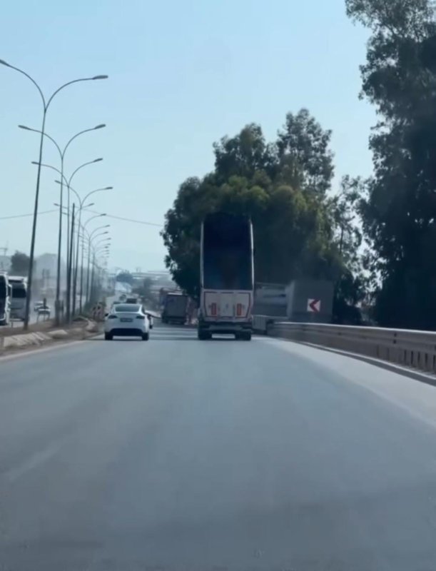 Damperi açık unutan kamyon şoförü yürekleri ağza getirdi