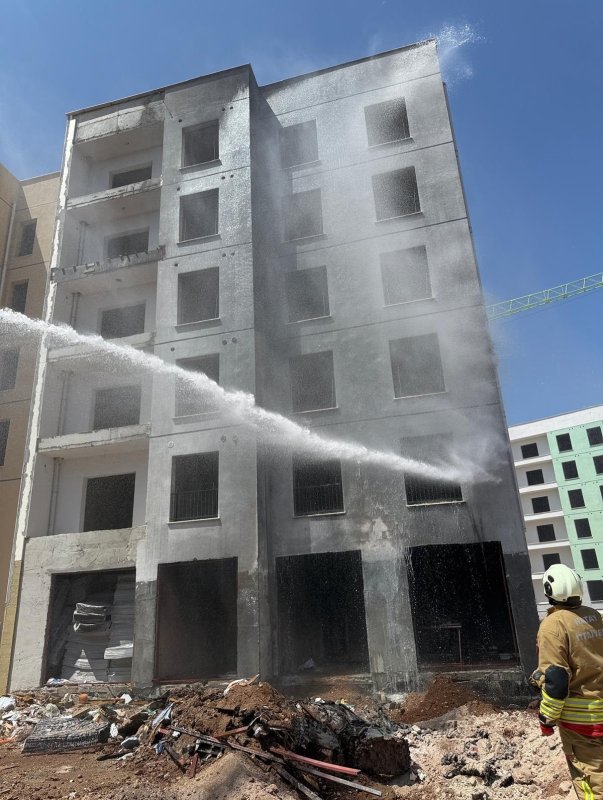 Kırıkhan'da Şantiye Yangını Kontrol Altına Alındı