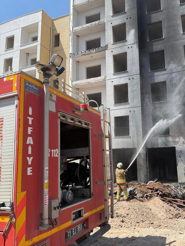 Kırıkhan'da Şantiye Yangını Kontrol Altına Alındı