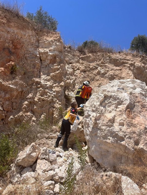 Hatayda traktör devrildi: 2 yaralı