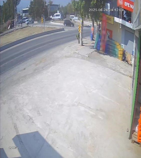 Araçla çarpışmamak için refüje çıktı