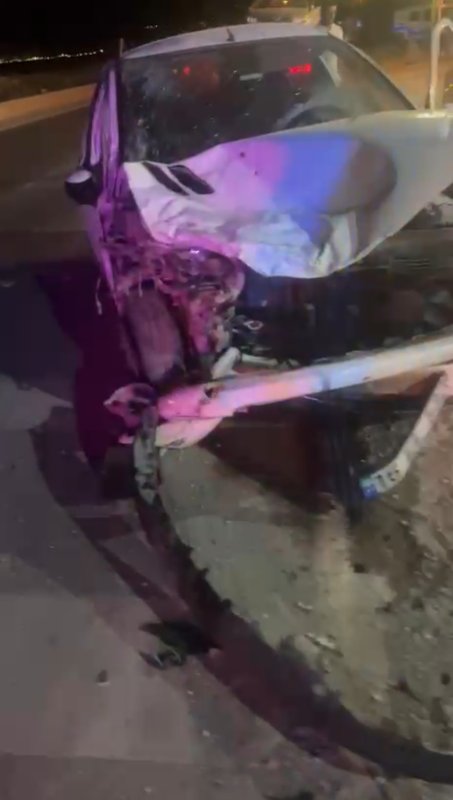 Hatayda iki otomobil çarpıştı: 2 yaralı