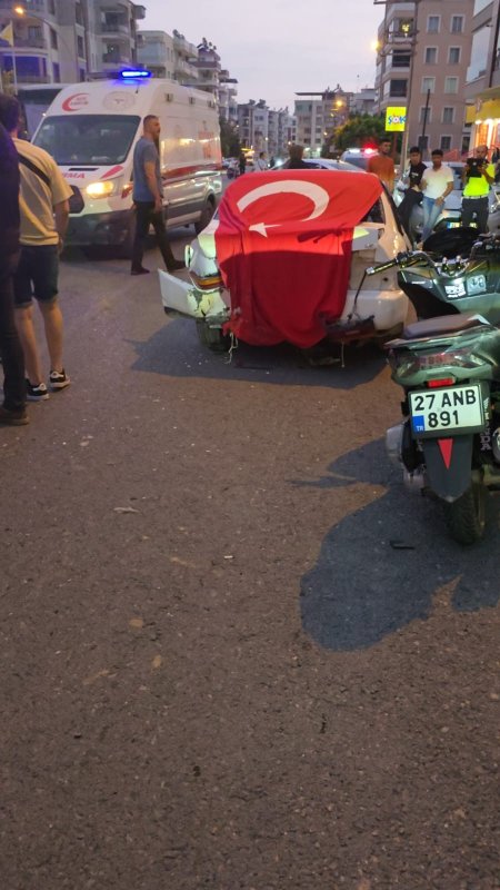 Dörtyolda asker uğurlama konvoyunda kaza: 1 yaralı