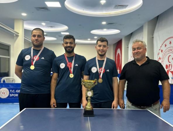 HATAYLI SAĞLIKÇILAR MASA TENİSİ ŞAMPİYONU OLDU