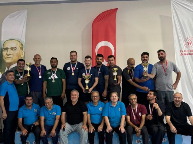 HATAYLI SAĞLIKÇILAR MASA TENİSİ ŞAMPİYONU OLDU