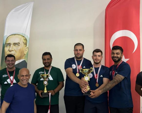 HATAYLI SAĞLIKÇILAR MASA TENİSİ ŞAMPİYONU OLDU