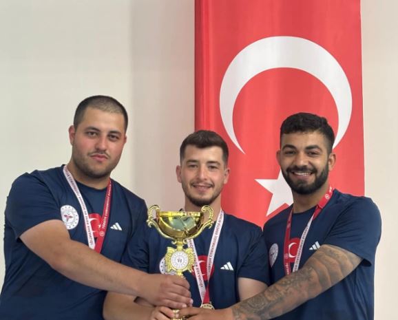 HATAYLI SAĞLIKÇILAR MASA TENİSİ ŞAMPİYONU OLDU