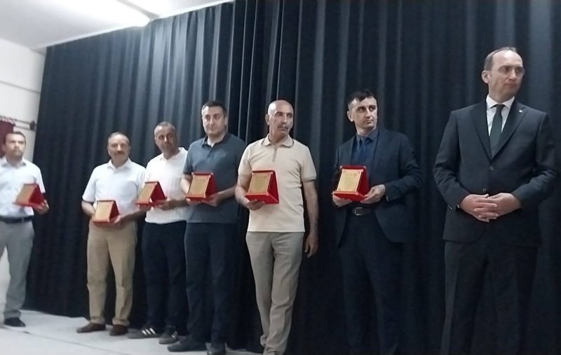 GAZETECİ-ŞAİR AHMET SÜREYYA DURNA YARIŞMAYLA ANILDI 