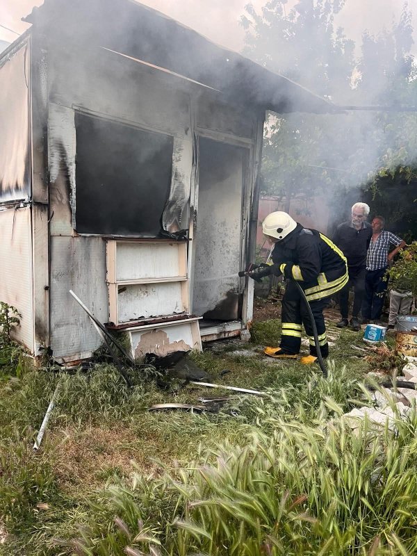 Alevlere teslim olan konteyner kullanılamaz hale geldi