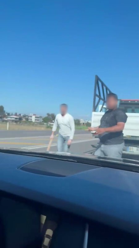 Yol verme tartışmasında sopalı saldırıdan kaçarak kurtuldular