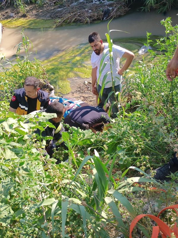 Antakya'da dereye uçan motosikletin sürücüsü yaralandı