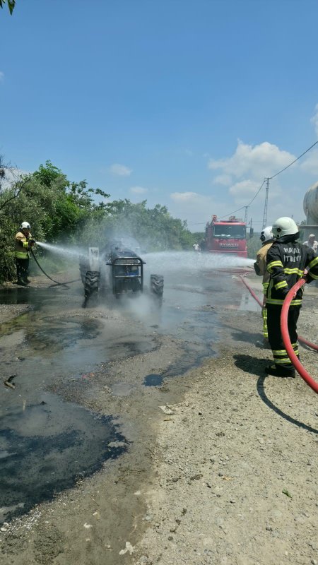 Alevlere teslim olan traktörde yaşanan patlama kameraya yansıdı