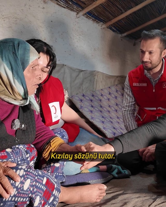 Gölün ortasındaki adada yaşayan 93 yaşındaki kadının korkularına son veren iyilik kayıkla ulaştı