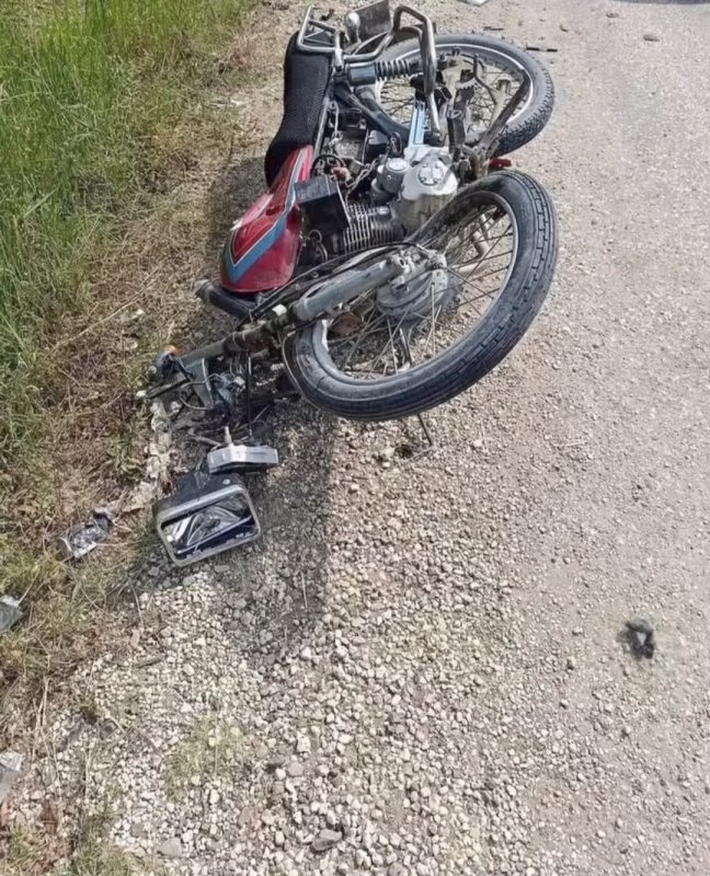 Yayladağı’nda trafik kazası: 2 yaralı (Fotoğraflı) İlayda Korkmaz HATAY (İHA) - Hatay'da otomobille çarpışarak devrilen motosikletten yere savrulan 2 kişi yaralandı. Kaza; Yayladağı ilçesi Sapanşı Mahallesi’nde yaşandı. Seyir halinde olan motosiklet, karşı yönden gelen motosikletle çarpıştı. Çarpışmayla birlikte motosikletten yere savrulan 2 kişi yere savruldu. Kazada motosikletten yere savrulan 2 genç yaralandı. Yaralı şahıslar olay yerindeki ilk müdahalenin ardından hastanede tedavi altına alındı. Şahıslardan birinin yoğun bakımda olduğu ve diğerinin hastanede tedavisinin devam ettiği öğrenildi. Jandarma ekipleri kazayla ilgili inceleme başlattı.