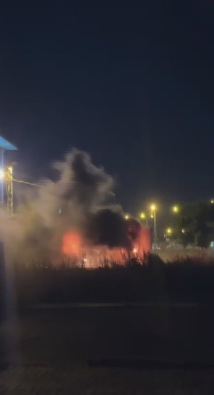 Hatay'da alevlere teslim olan konteyner kullanılamaz hale geldi