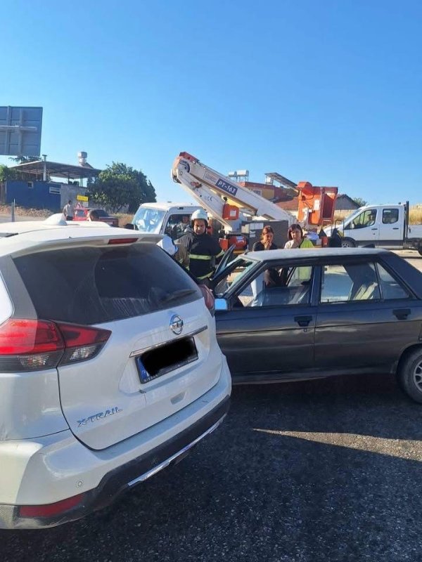 Altınözü’nde trafik kazası:2 yaralı (Fotoğraflı) İlayda Korkmaz HATAY (İHA) - Hatay’ın Altınözü ilçesinde 2 otomobilin çarpışmasıyla yaşanan kazada 2 kişi yaralandı. Kaza; Altınözü ilçesi Sofular Mahallesinde meydana geldi. 2 otomobilin çarpışmasıyla yaşanan trafik kazasında yaralanan iki kişi, ekiplerin müdahalesiyle araçtan çıkarılarak sağlık ekiplerine teslim edildi. Olay yerinde gerekli emniyet tedbirleri alınırken, kazayla ilgili inceleme başlatıldı.