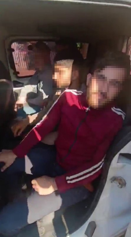 Öncü eşliğinde ticari taksiyle göçmen kaçırırken polise yakalandılar