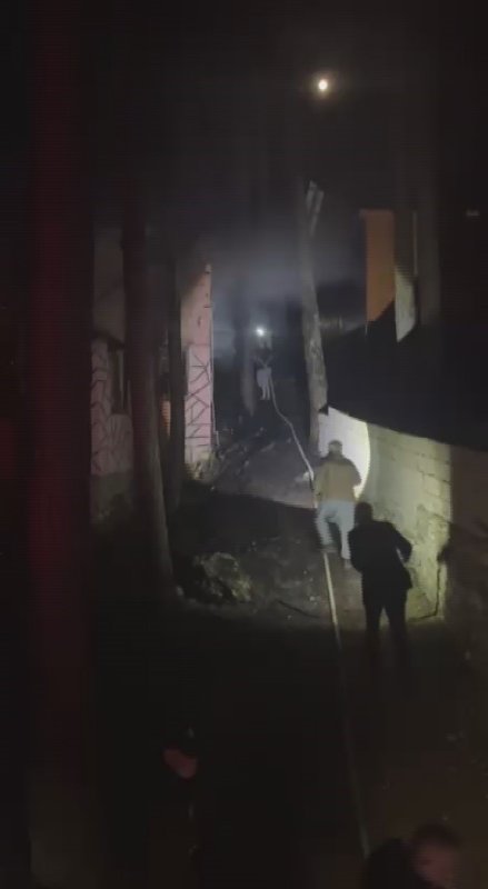 Yaylada 2 katlı evden yükselen alevler ormana sıçramadan söndürüldü