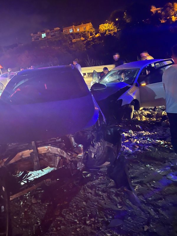 SAMANDAĞ’DA TRAFİK KAZASI: 4 YARALI
